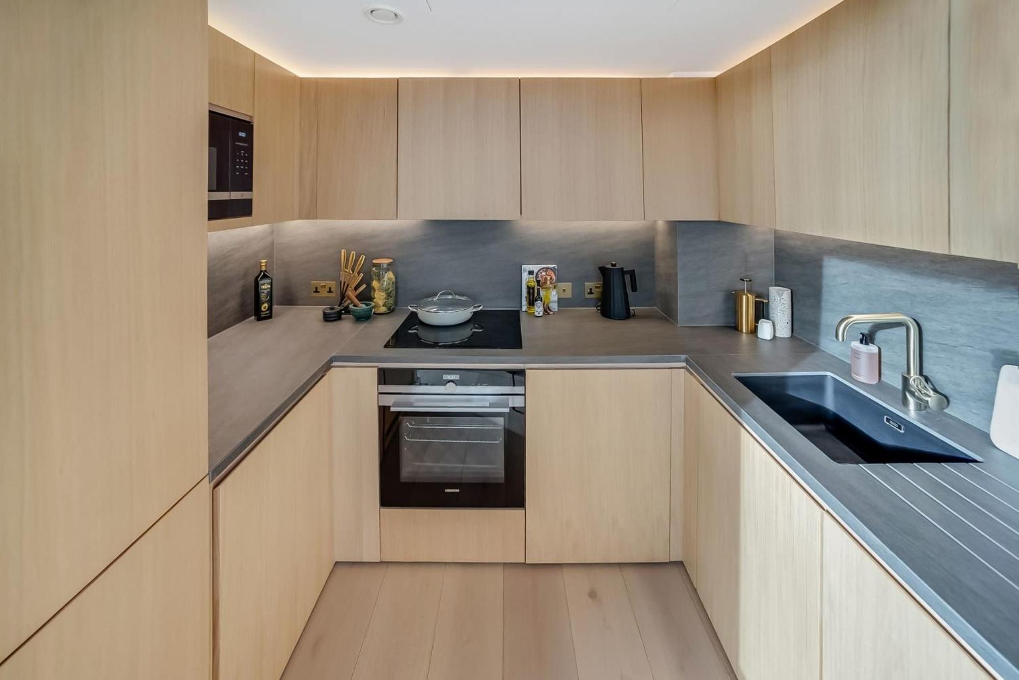 Modern At Enclave Located In Central Apartament Londra