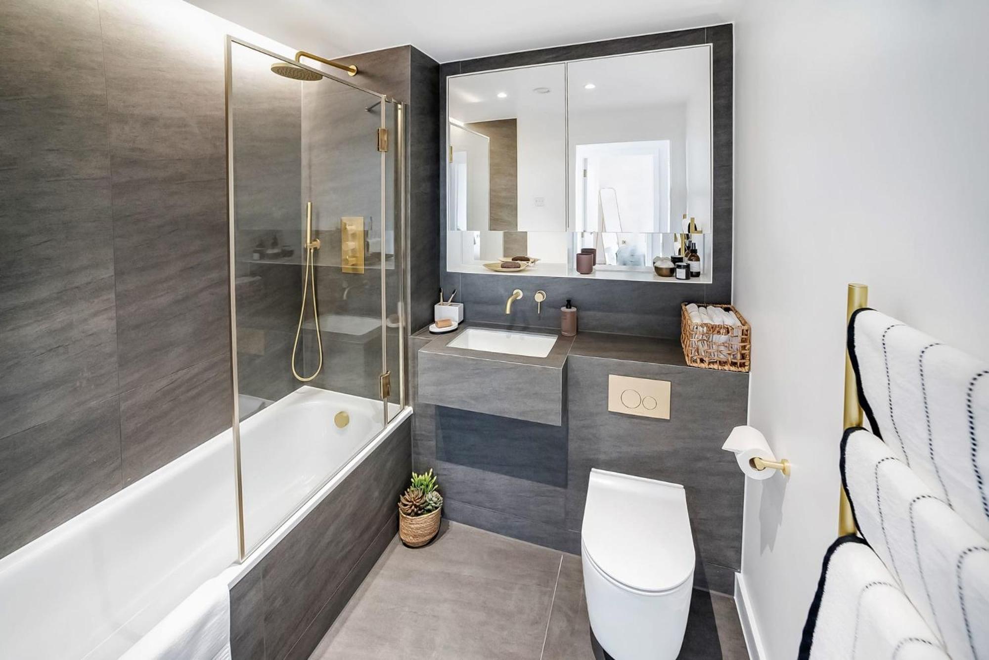 Apartament Modern At Enclave Located In Central